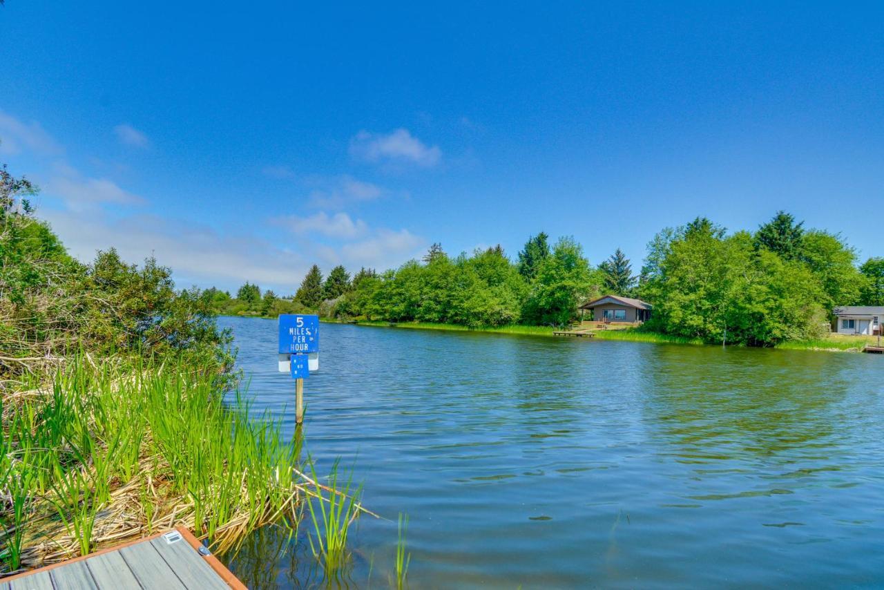 Canal Cottage Retreat With Dock And Waterfront Views Ошен Шорс Экстерьер фото